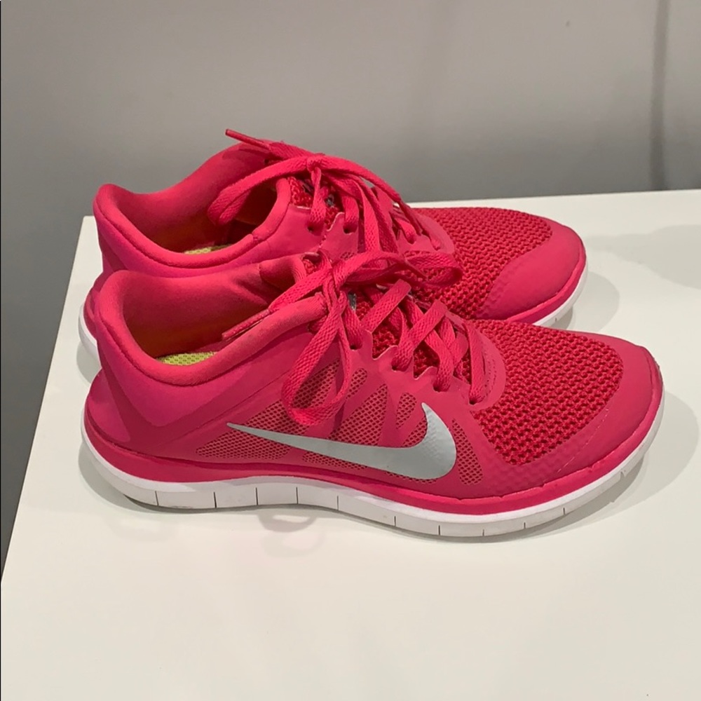 Pink Nike free run size 6
